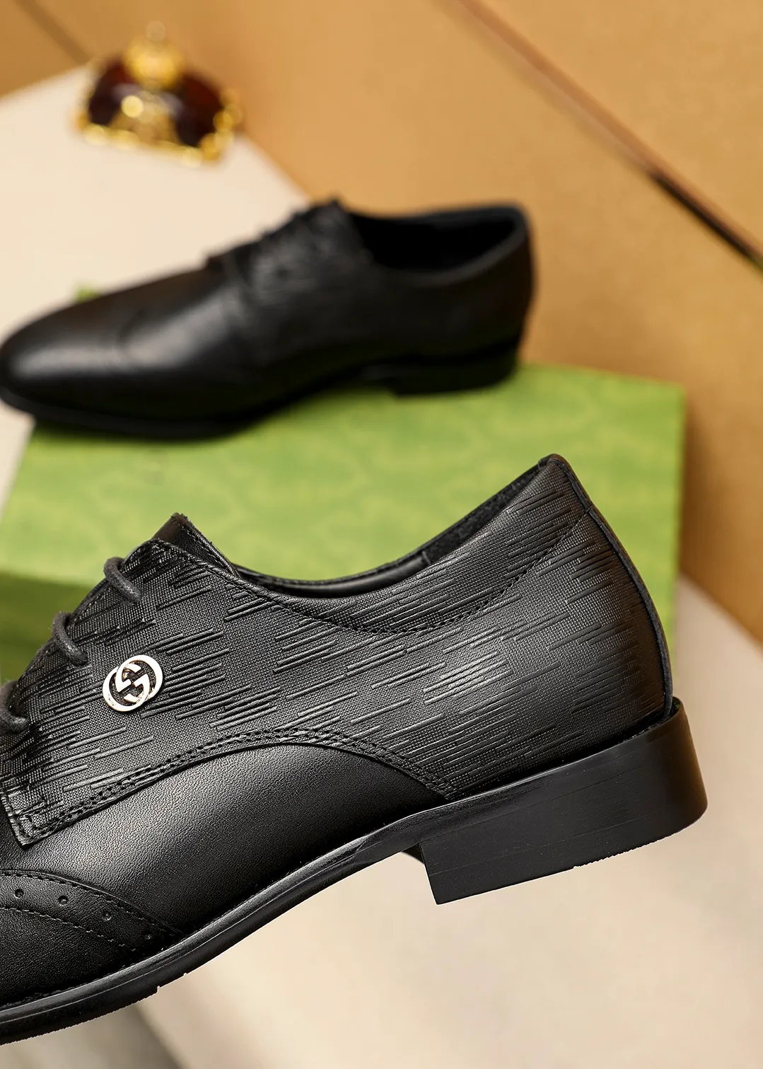 Men's shoes 💰442 💐 Product trademark: GUCCI "Gucci" business leather shoes Regular size: 38-44 (45.46🉑️customized) Product materials: Selected imported first-layer calfskin upper, imported small dyed cowhide leather lining. Strong three-dimensional visual effect, combined outsole Color: 1⃣️color optional